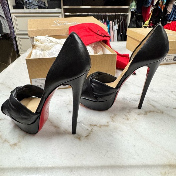 Christian Louboutin Volpi 150mm
(Worn Once) (Authentic) - Picture 5 of 8